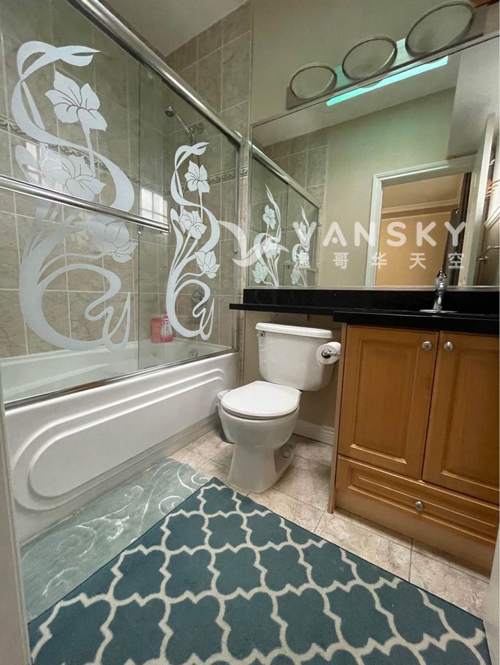 251112234707_Upstairs - masterbedroom.jpg